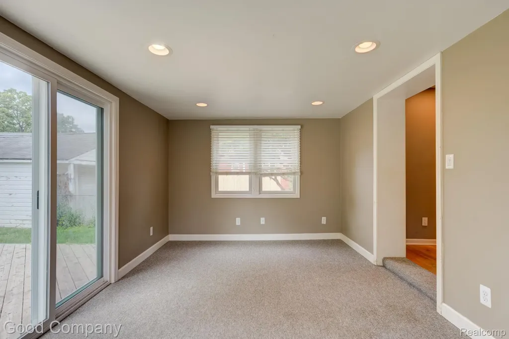 1921 Mcdonald Avenue Royal Oak City MI 48073