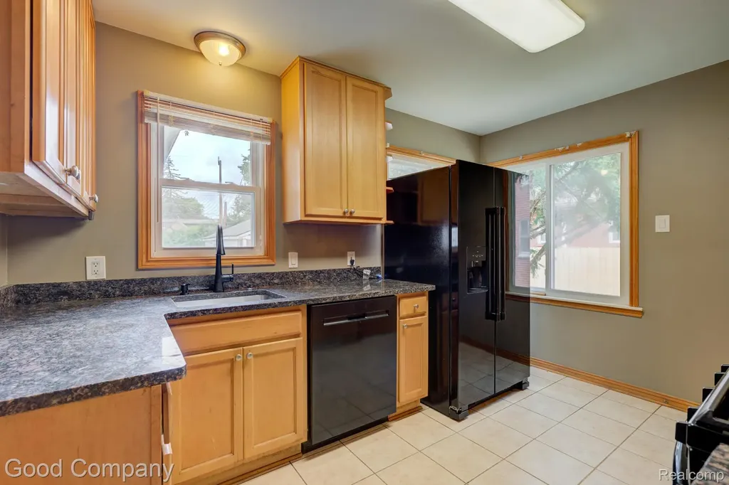 1921 Mcdonald Avenue Royal Oak City MI 48073