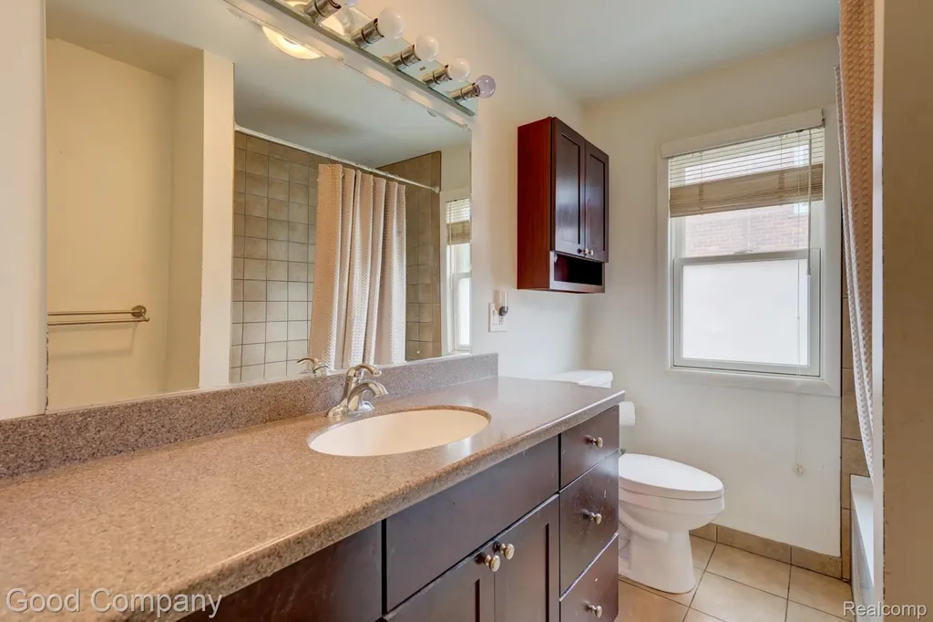 1921 Mcdonald Avenue Royal Oak City MI 48073
