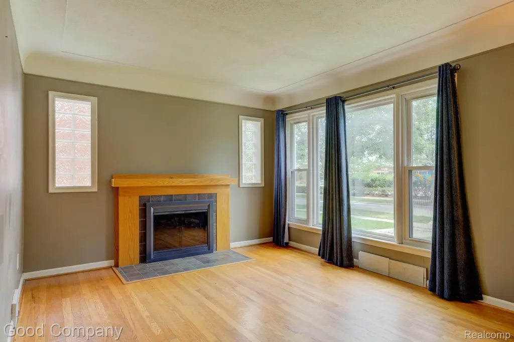 1921 Mcdonald Avenue Royal Oak City MI 48073