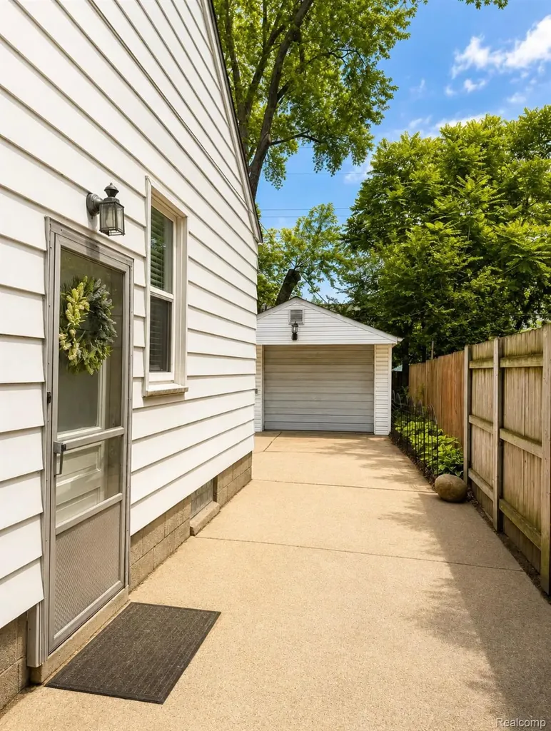 320 Flowerdale Street Ferndale City MI 48220