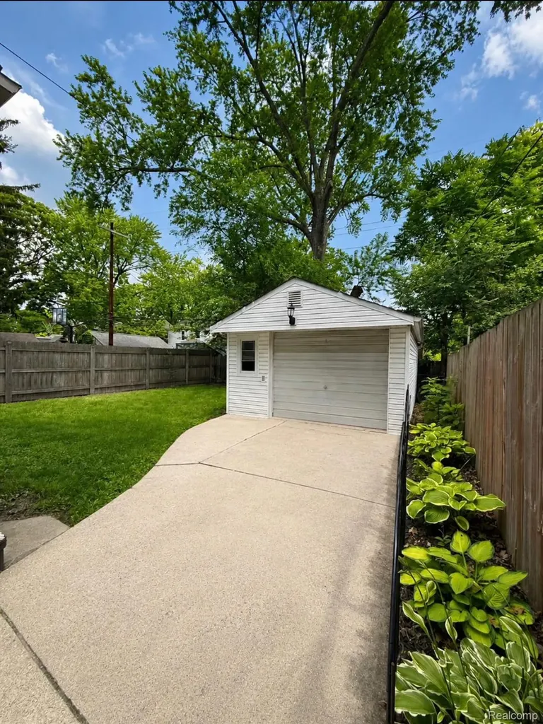 320 Flowerdale Street Ferndale City MI 48220