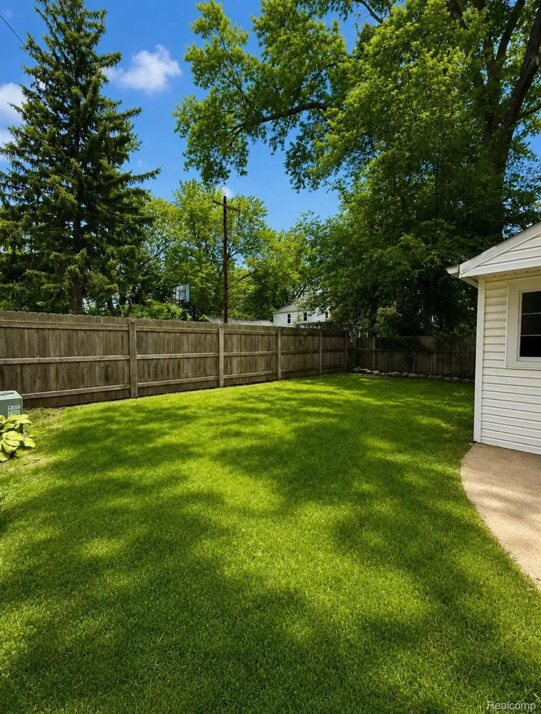 320 Flowerdale Street Ferndale City MI 48220