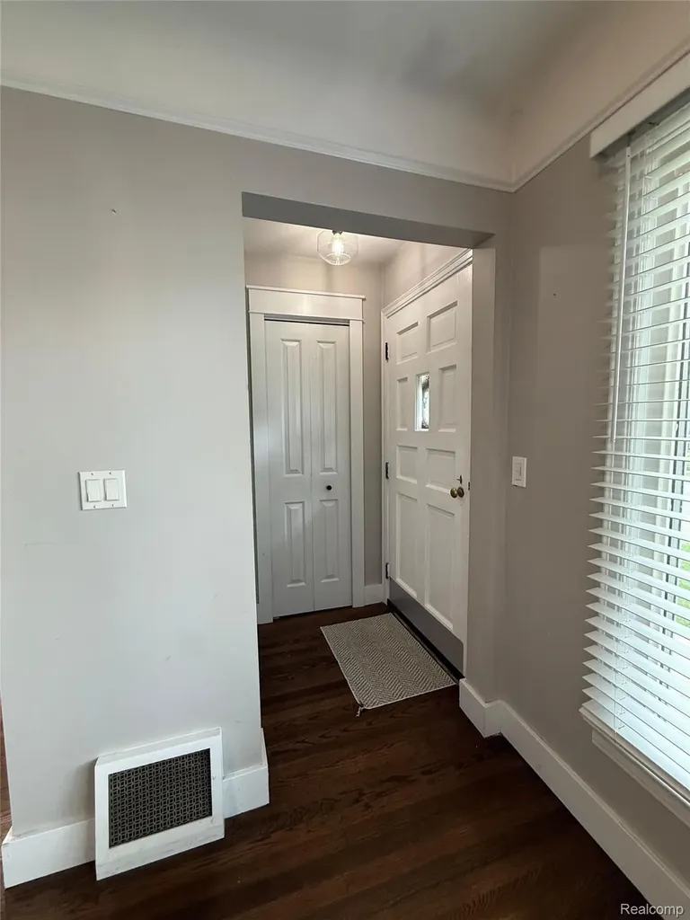 320 Flowerdale Street Ferndale City MI 48220