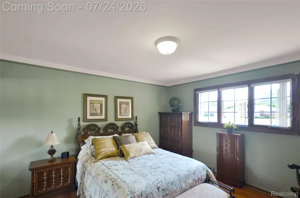 33633 Mina Drive Sterling Heights City MI 48312