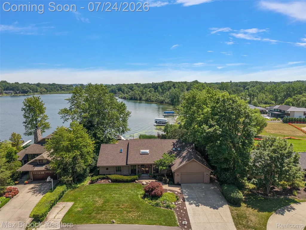 2445 Island View Drive West Bloomfield Charter Township MI 48324
