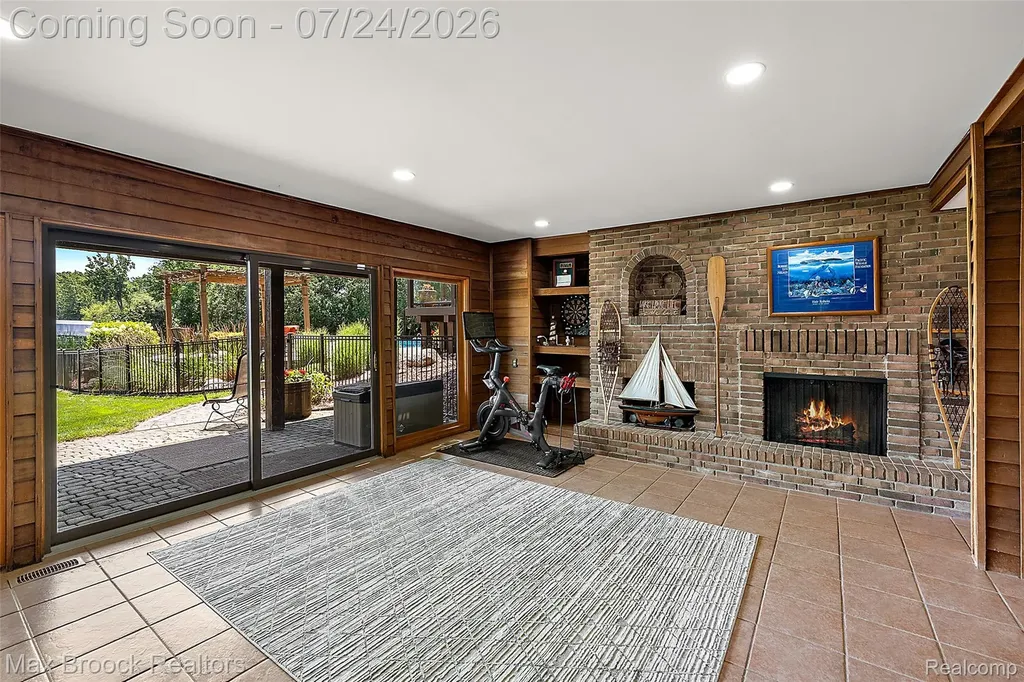 2445 Island View Drive West Bloomfield Charter Township MI 48324