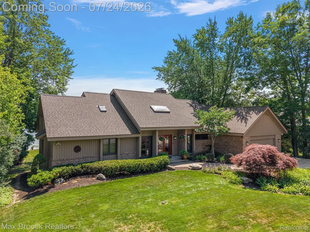 2445 Island View Drive West Bloomfield Charter Township MI 48324