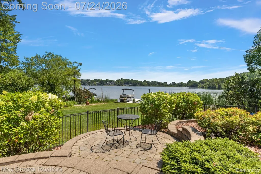 2445 Island View Drive West Bloomfield Charter Township MI 48324