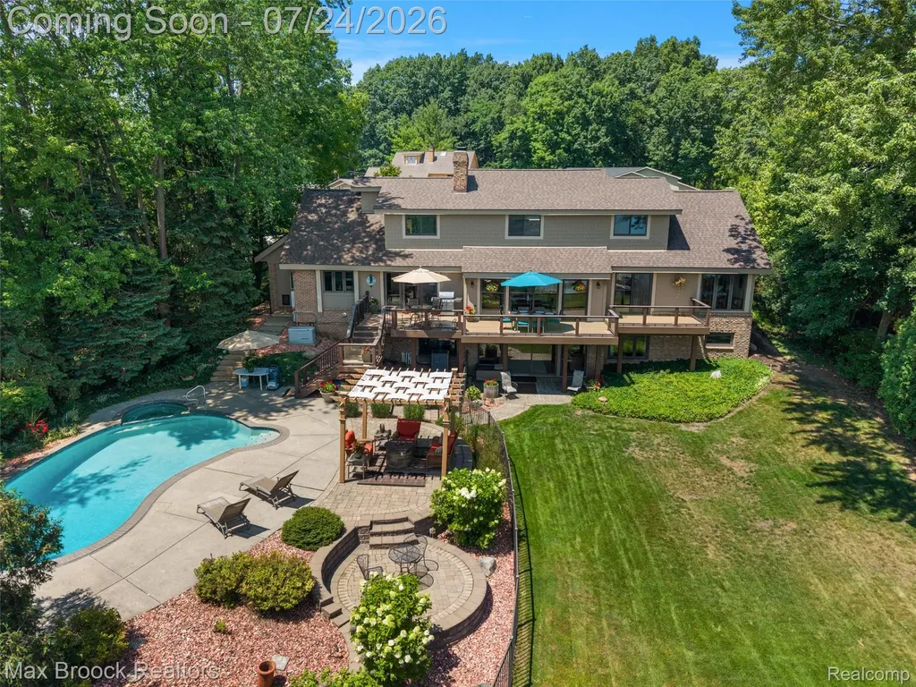 2445 Island View Drive West Bloomfield Charter Township MI 48324