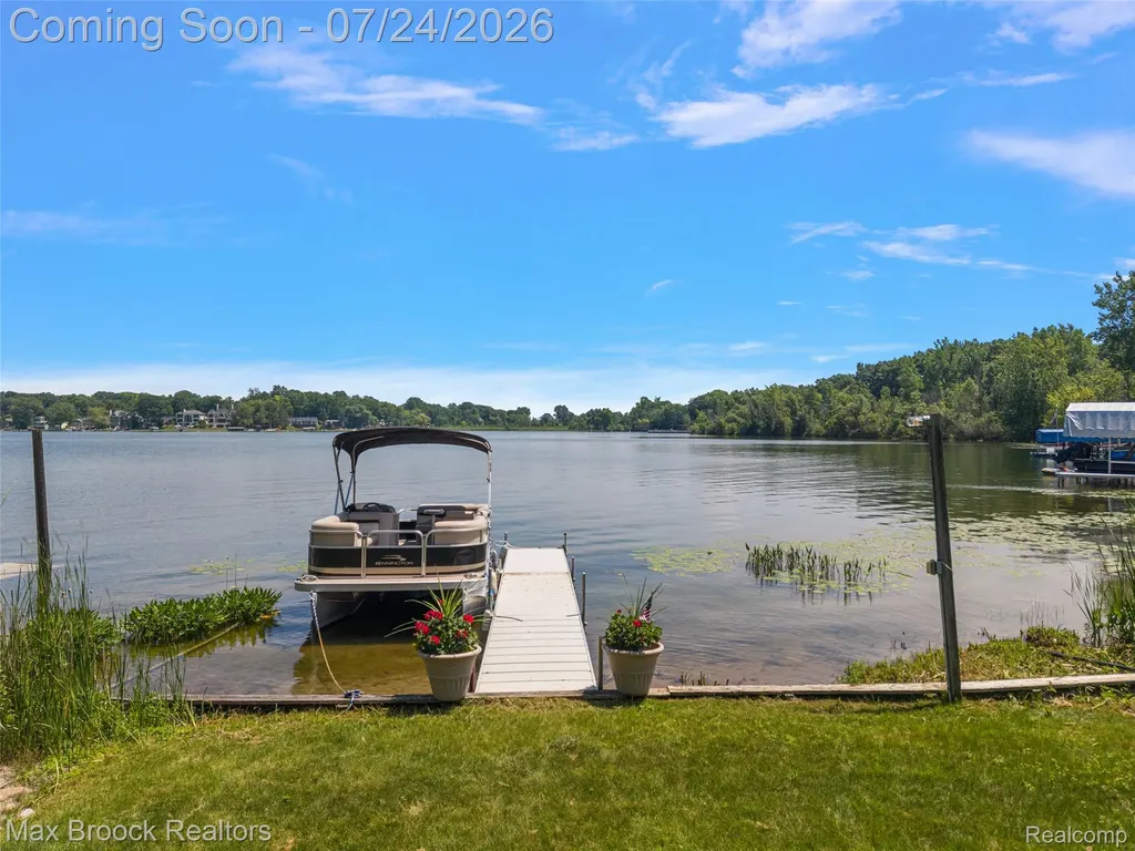 2445 Island View Drive West Bloomfield Charter Township MI 48324
