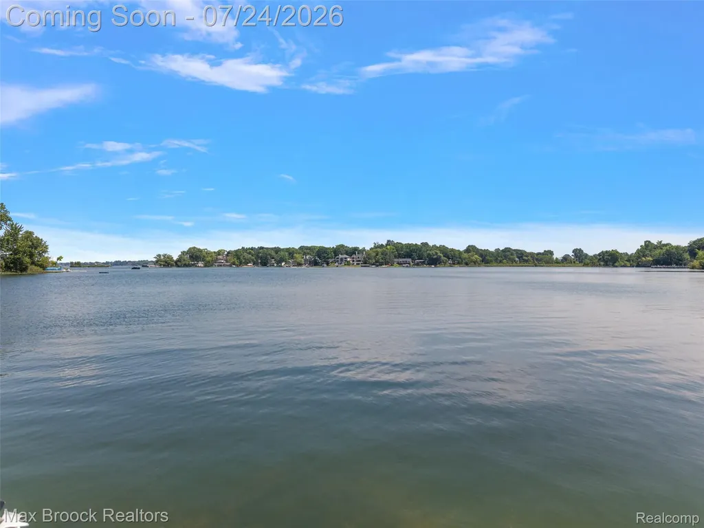 2445 Island View Drive West Bloomfield Charter Township MI 48324