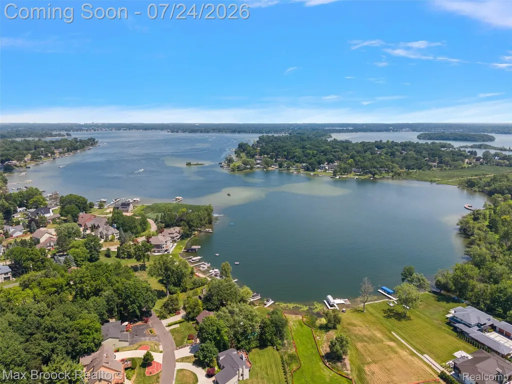 2445 Island View Drive West Bloomfield Charter Township MI 48324