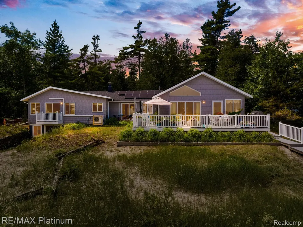 33090 East Side Drive Peaine Township MI 49782