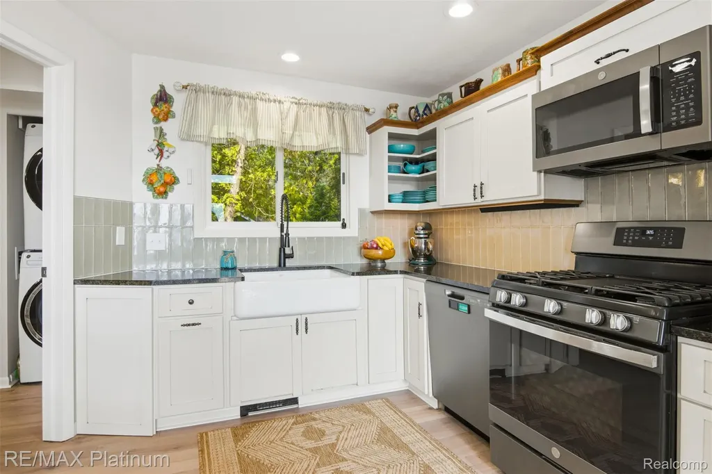 33090 East Side Drive Peaine Township MI 49782