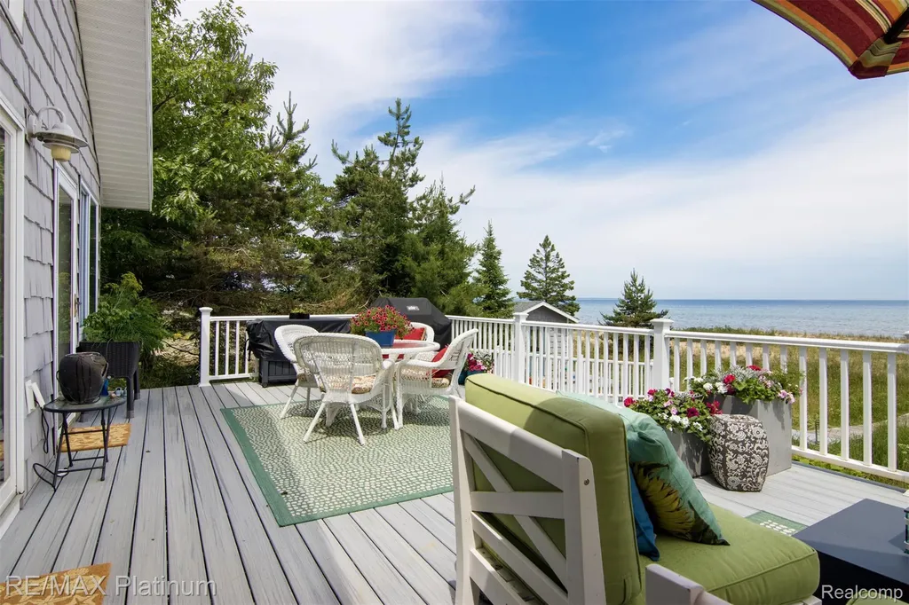 33090 East Side Drive Peaine Township MI 49782