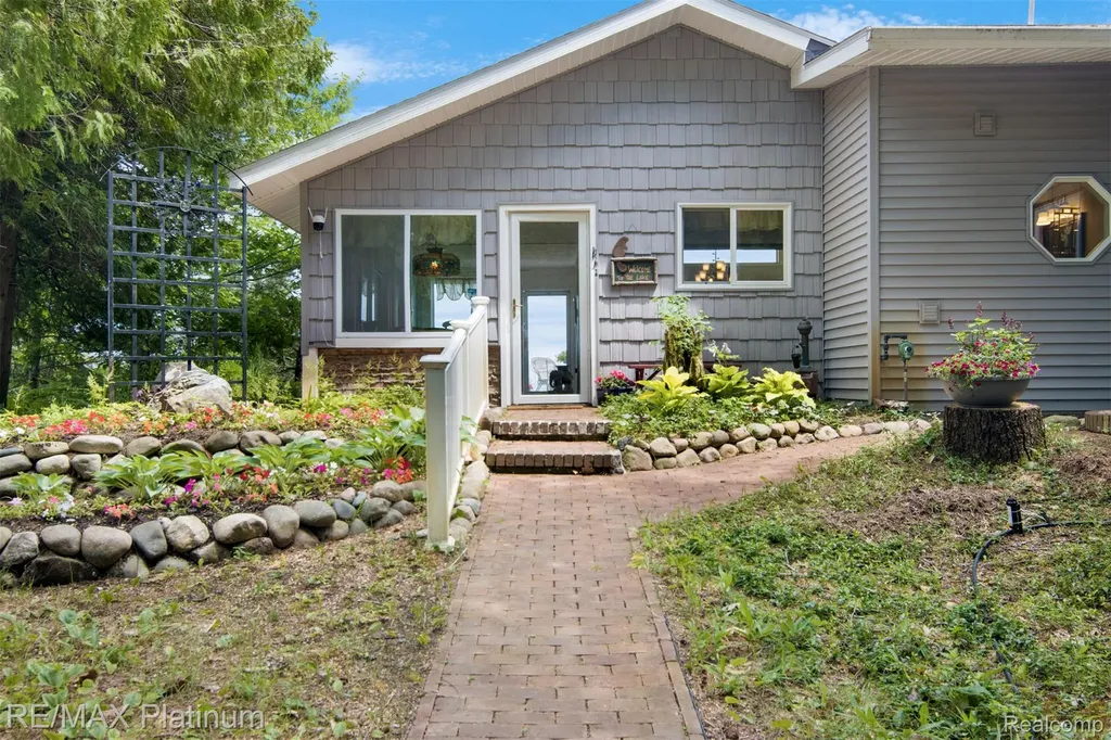 33090 East Side Drive Peaine Township MI 49782
