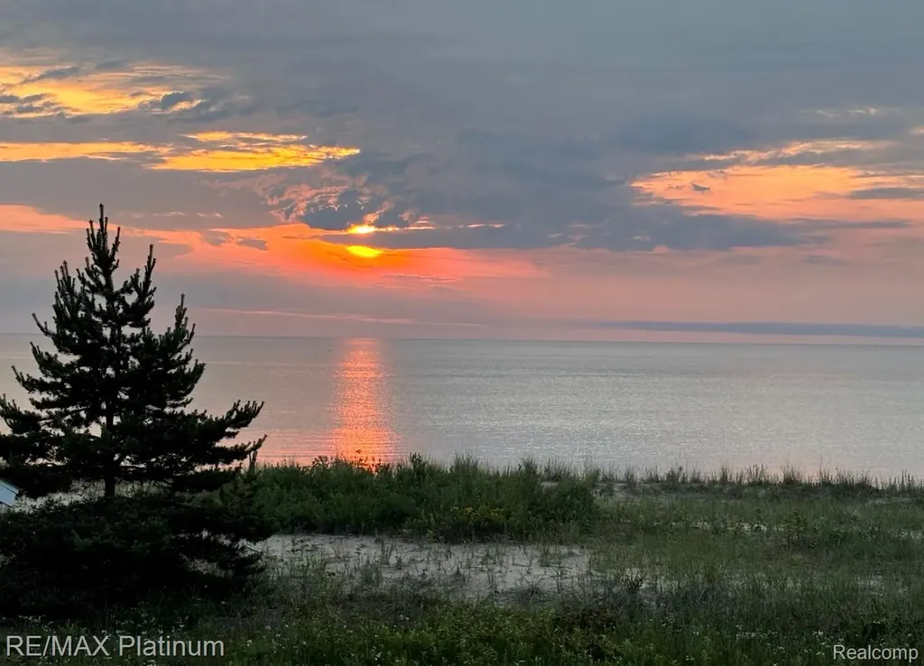 33090 East Side Drive Peaine Township MI 49782