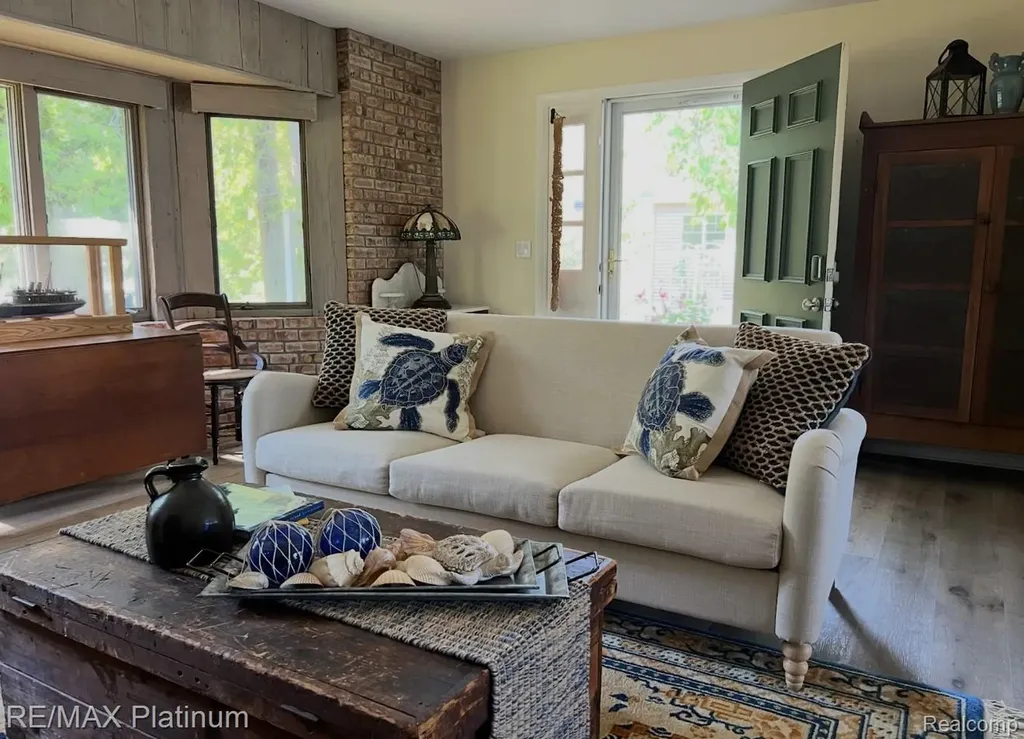 33090 East Side Drive Peaine Township MI 49782