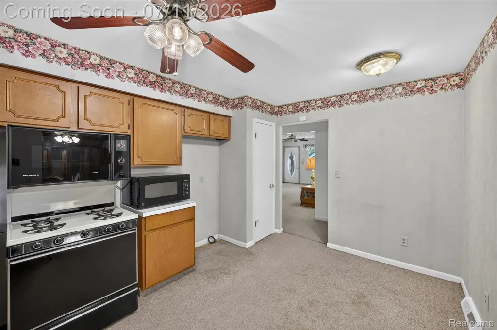 2721 Edgefield Drive Waterford Charter Township MI 48328