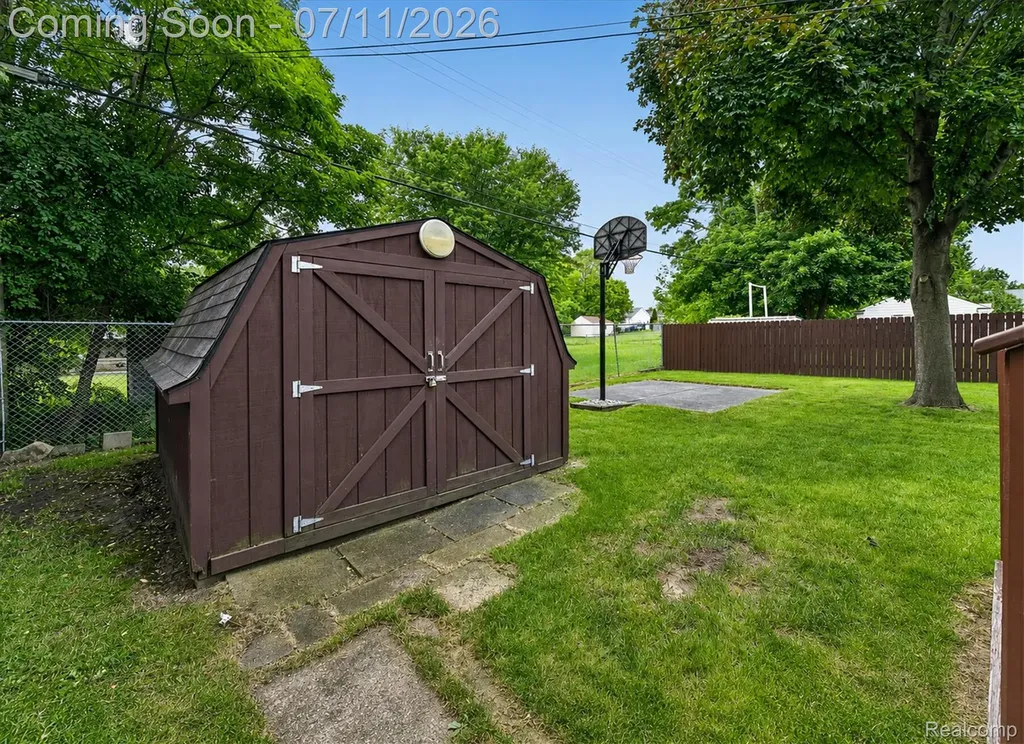 2721 Edgefield Drive Waterford Charter Township MI 48328