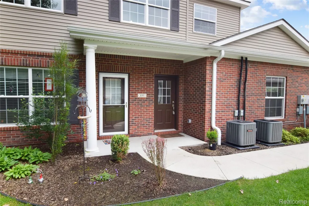 899 Watercress Lane Fenton City MI 48430