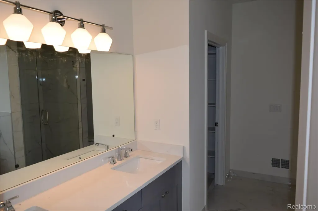 3093 Raffler Drive Rochester Hills City MI 48307