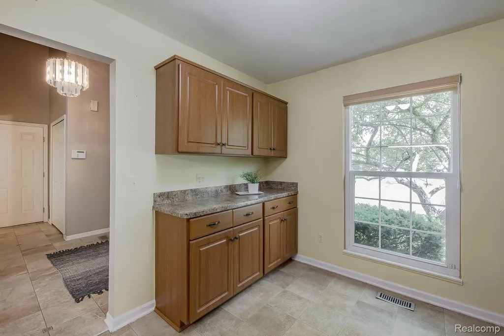 1074 Sandpiper Drive Waterford Charter Township MI 48328
