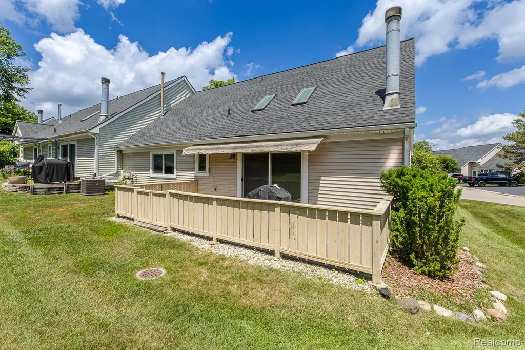 1074 Sandpiper Drive Waterford Charter Township MI 48328