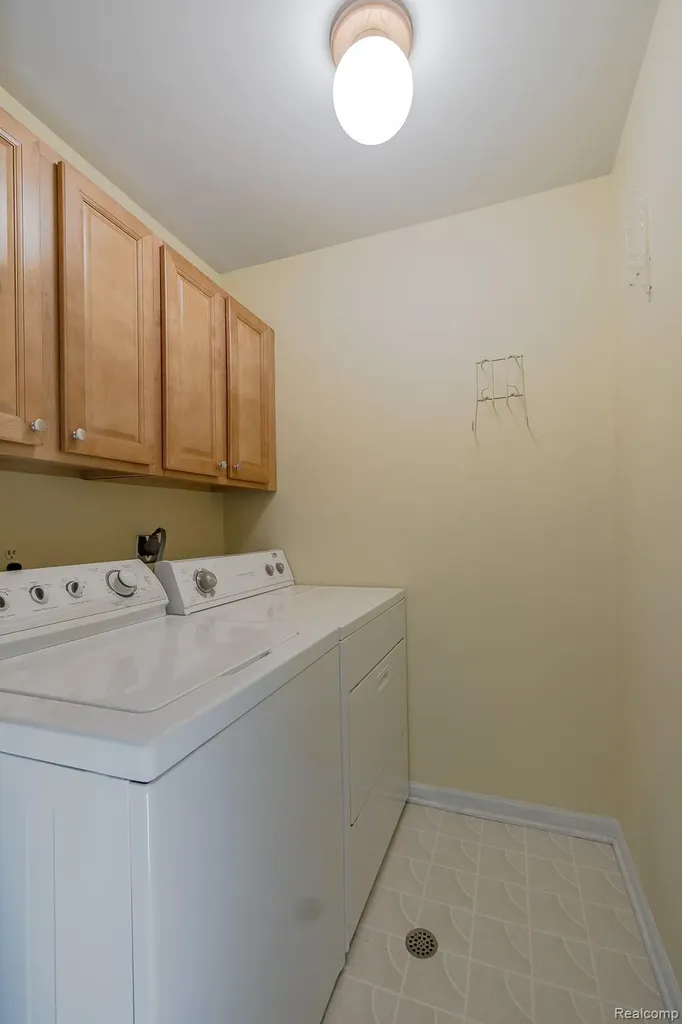 1074 Sandpiper Drive Waterford Charter Township MI 48328