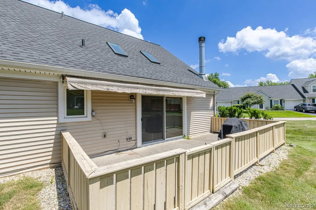 1074 Sandpiper Drive Waterford Charter Township MI 48328