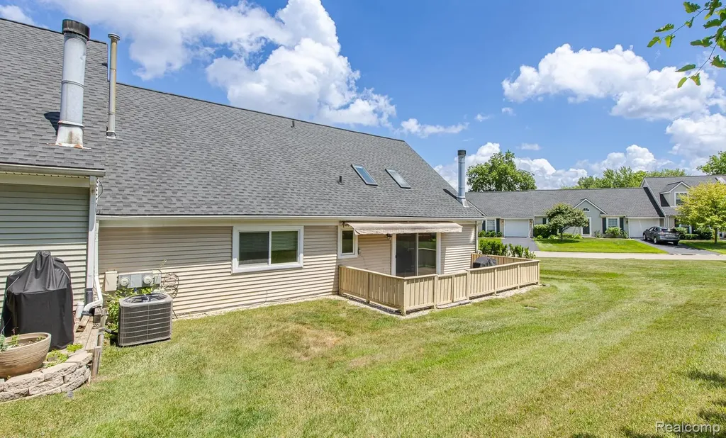1074 Sandpiper Drive Waterford Charter Township MI 48328
