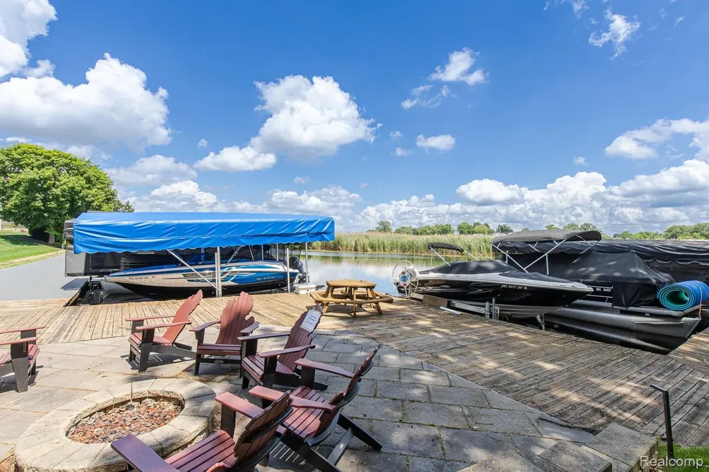 1074 Sandpiper Drive Waterford Charter Township MI 48328