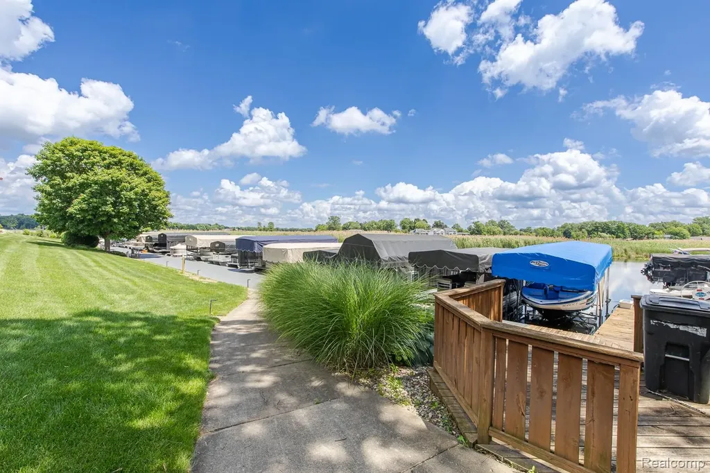 1074 Sandpiper Drive Waterford Charter Township MI 48328