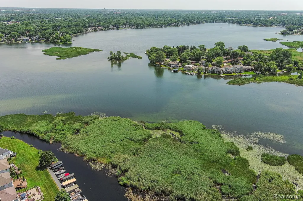 1074 Sandpiper Drive Waterford Charter Township MI 48328