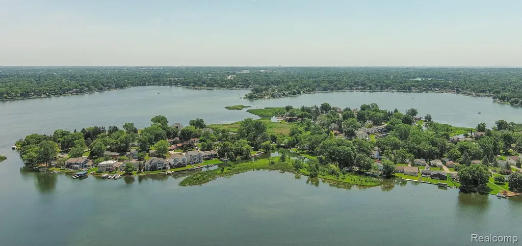1074 Sandpiper Drive Waterford Charter Township MI 48328