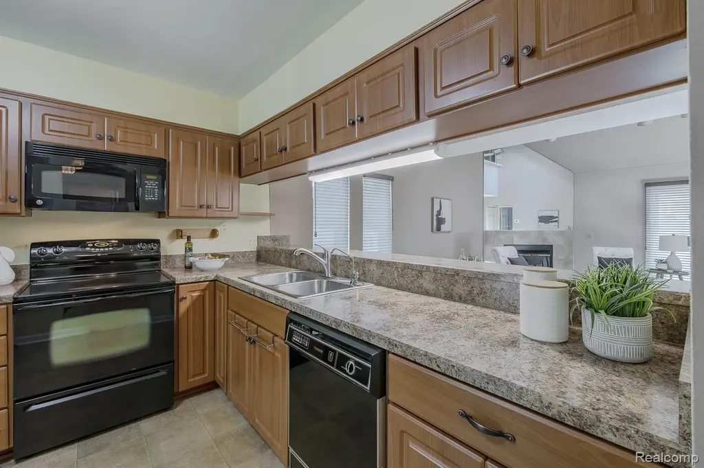 1074 Sandpiper Drive Waterford Charter Township MI 48328