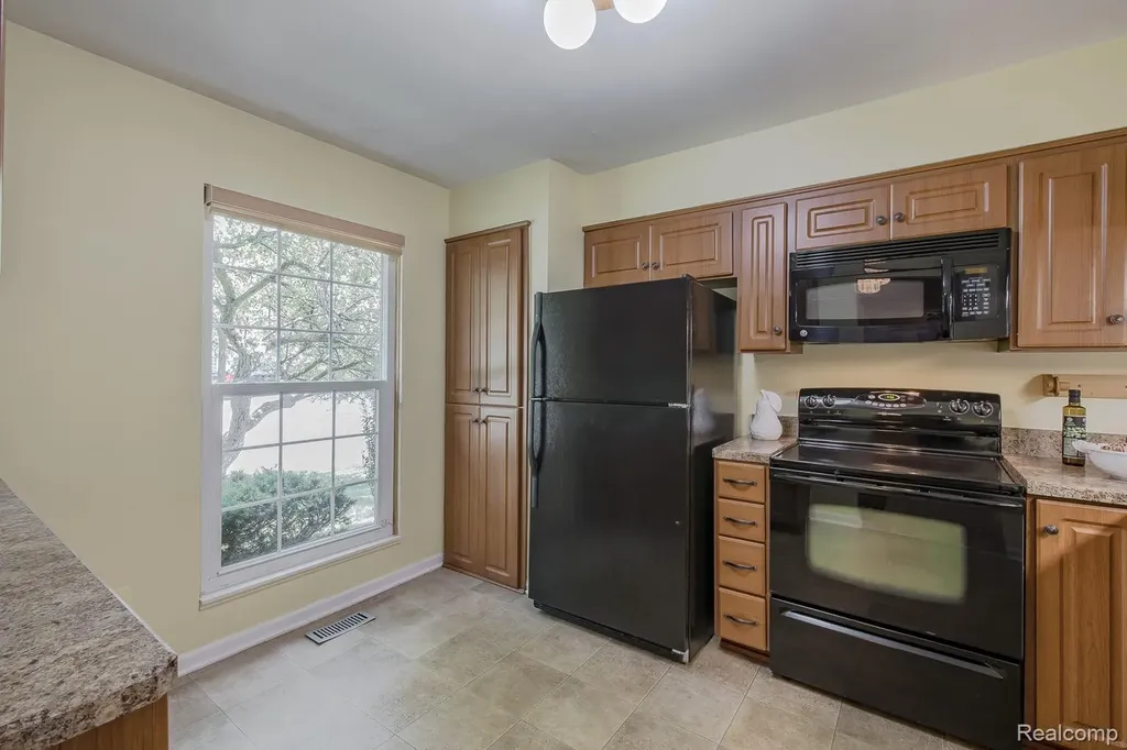 1074 Sandpiper Drive Waterford Charter Township MI 48328