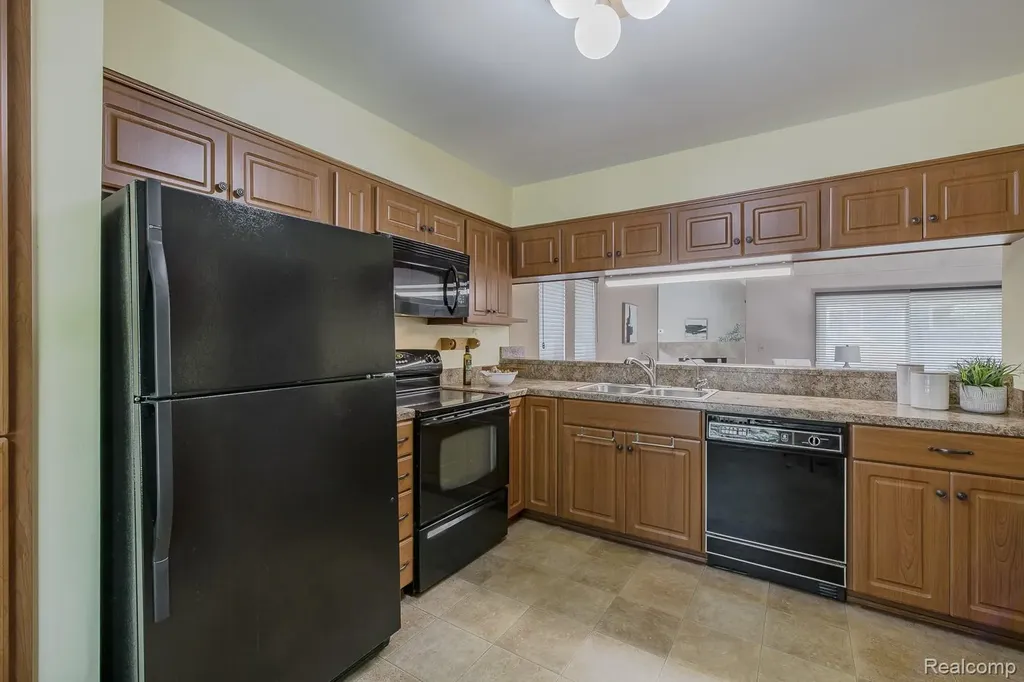 1074 Sandpiper Drive Waterford Charter Township MI 48328