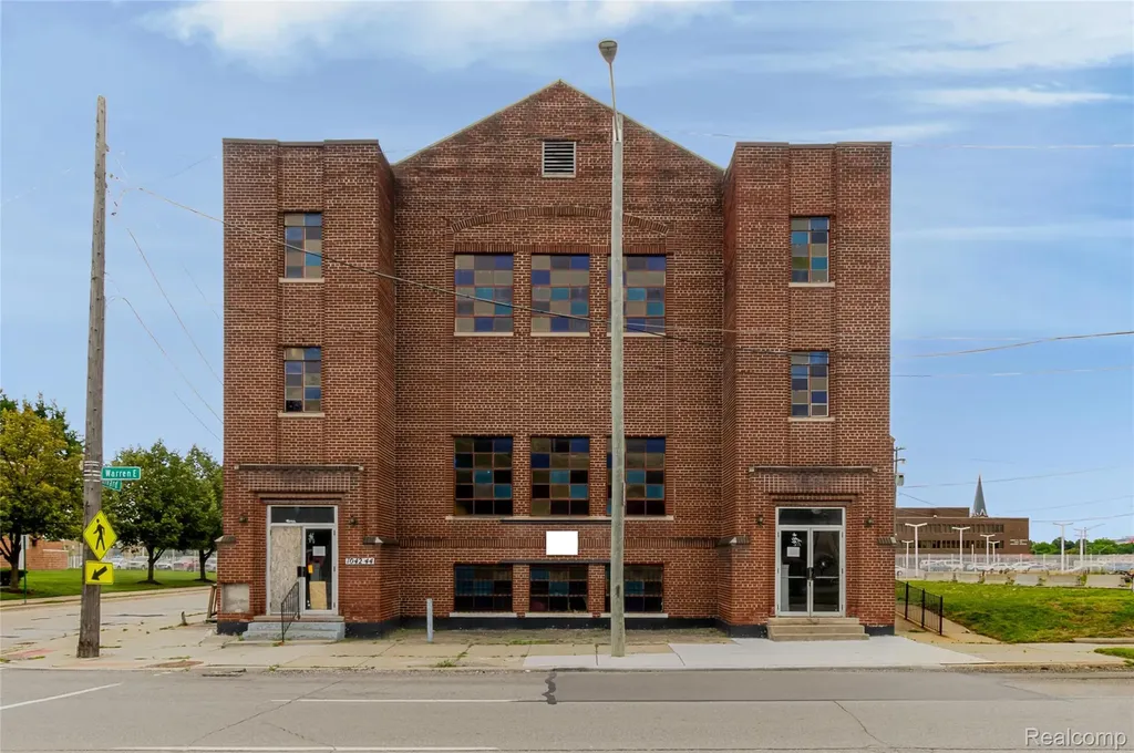 1042 E Warren Avenue Detroit City MI 48207