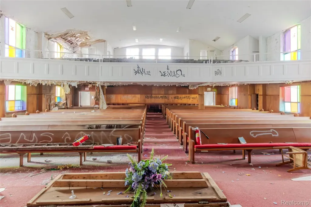 1042 E Warren Avenue Detroit City MI 48207