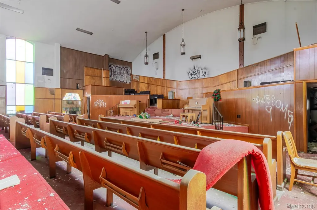 1042 E Warren Avenue Detroit City MI 48207