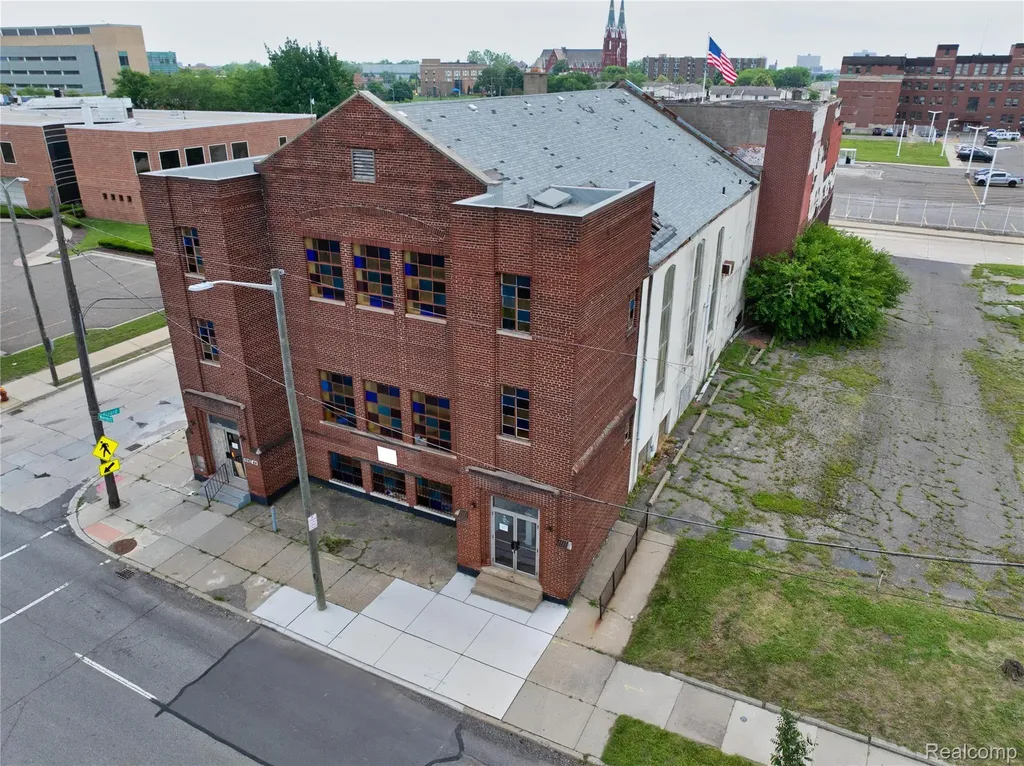 1042 E Warren Avenue Detroit City MI 48207