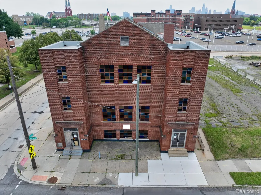 1042 E Warren Avenue Detroit City MI 48207