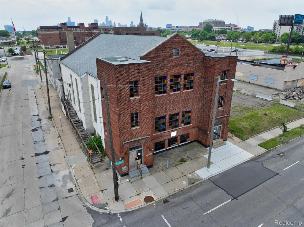 1042 E Warren Avenue Detroit City MI 48207