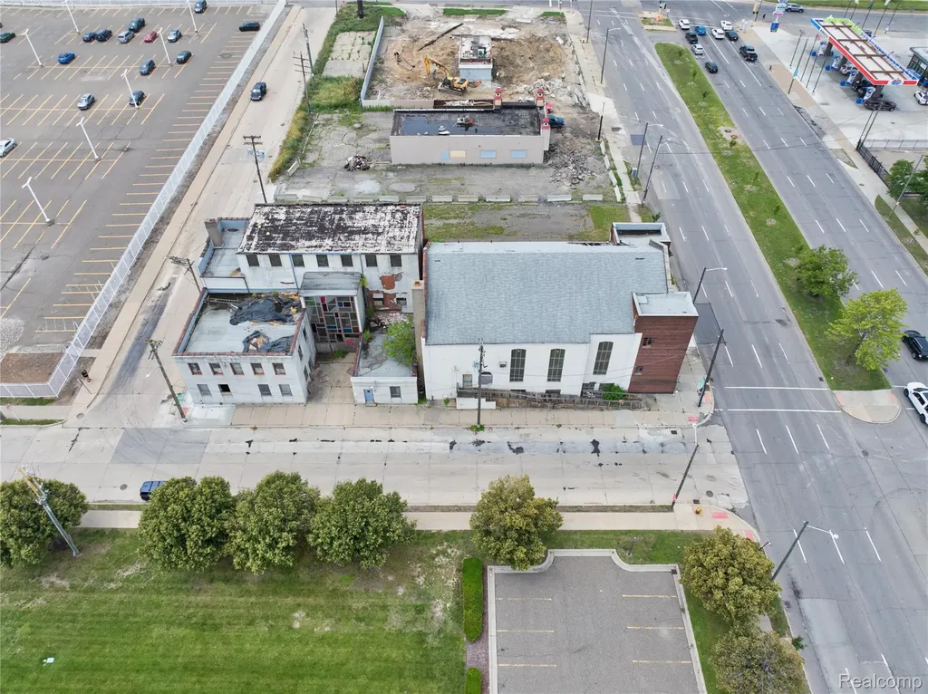 1042 E Warren Avenue Detroit City MI 48207