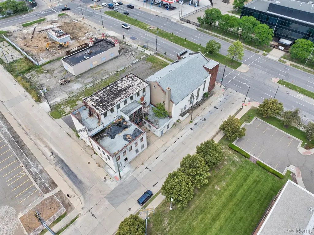 1042 E Warren Avenue Detroit City MI 48207