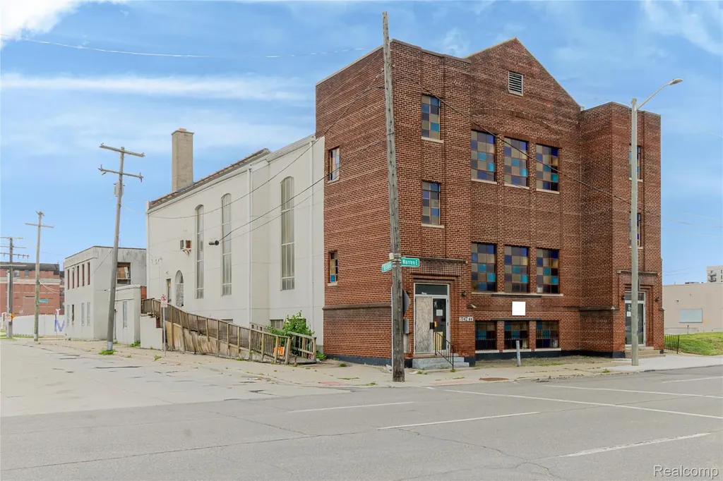 1042 E Warren Avenue Detroit City MI 48207
