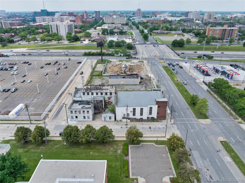 1042 E Warren Avenue Detroit City MI 48207