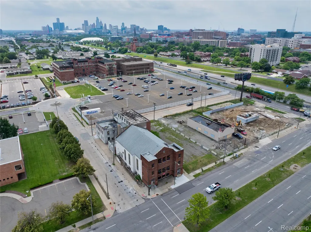 1042 E Warren Avenue Detroit City MI 48207